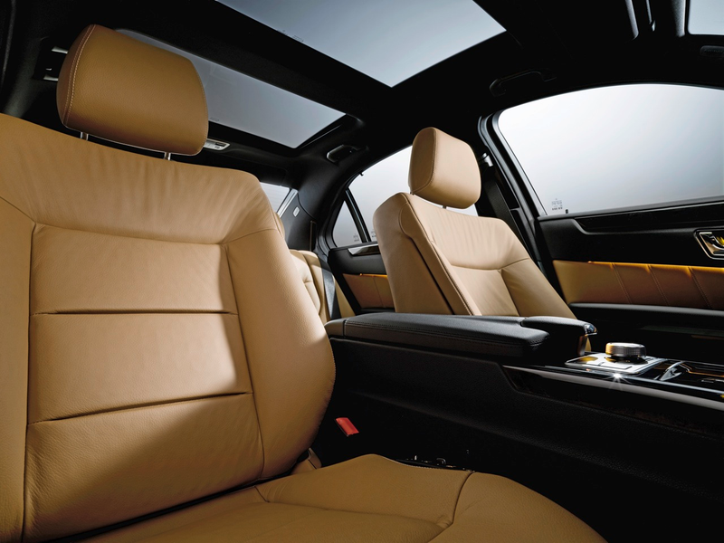 Illustration for article titled 2010 Mercedes E-Class: Mega Gallery